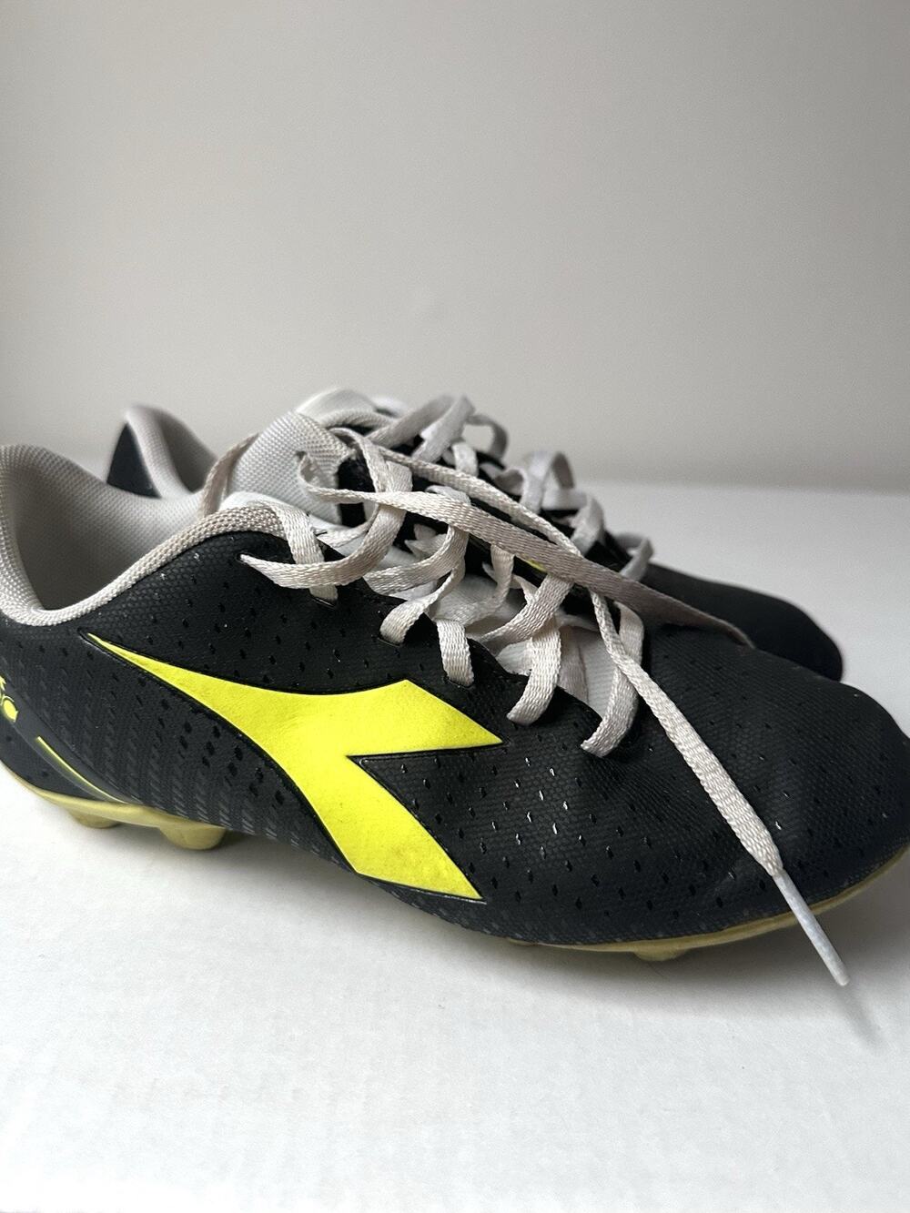 Diadora Pichichi 6 Mg14 Soccer Baseball Cleats Boys Black size 3.5 youth